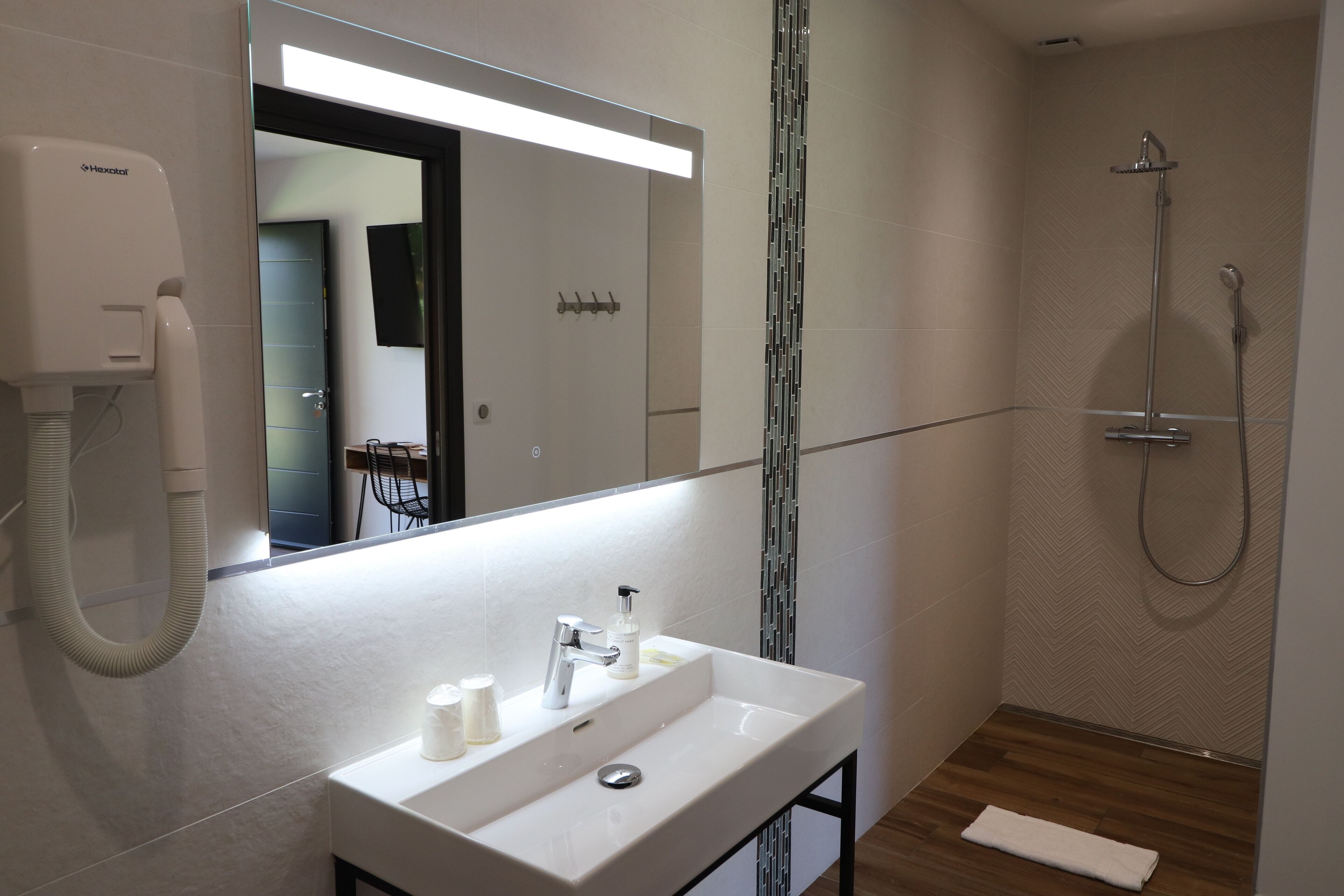 comfort double room, 1 double bed | bathroom | shower, free toiletries, hair dryer, towels