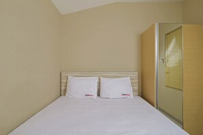 Reddoorz Room | Schreibtisch, Verdunkelungsvorhänge, kostenloses WLAN, Rollstuhlgeeignet