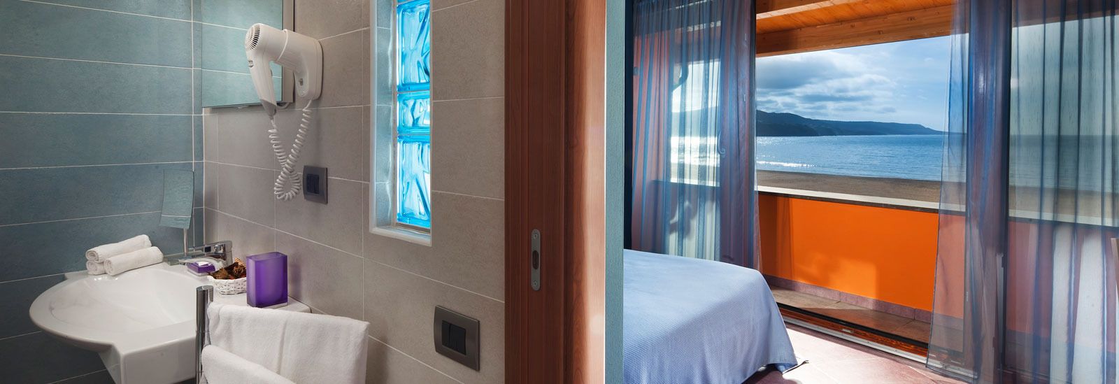 deluxe double or twin room, sea view | 1 bedroom, minibar, in-room safe, desk