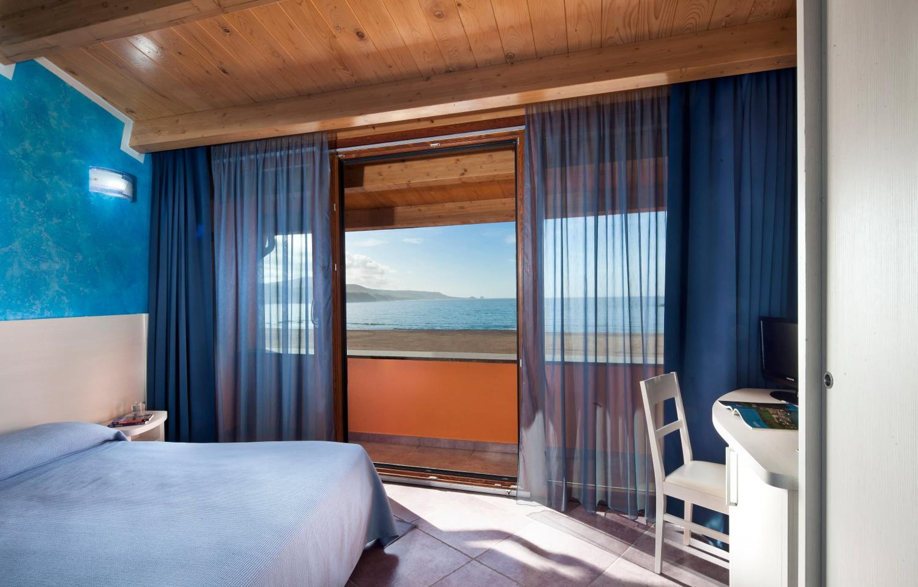 1 bedroom, minibar, in-room safe, desk