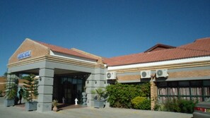 Exterior - Airport Hotel Maun (Maun)