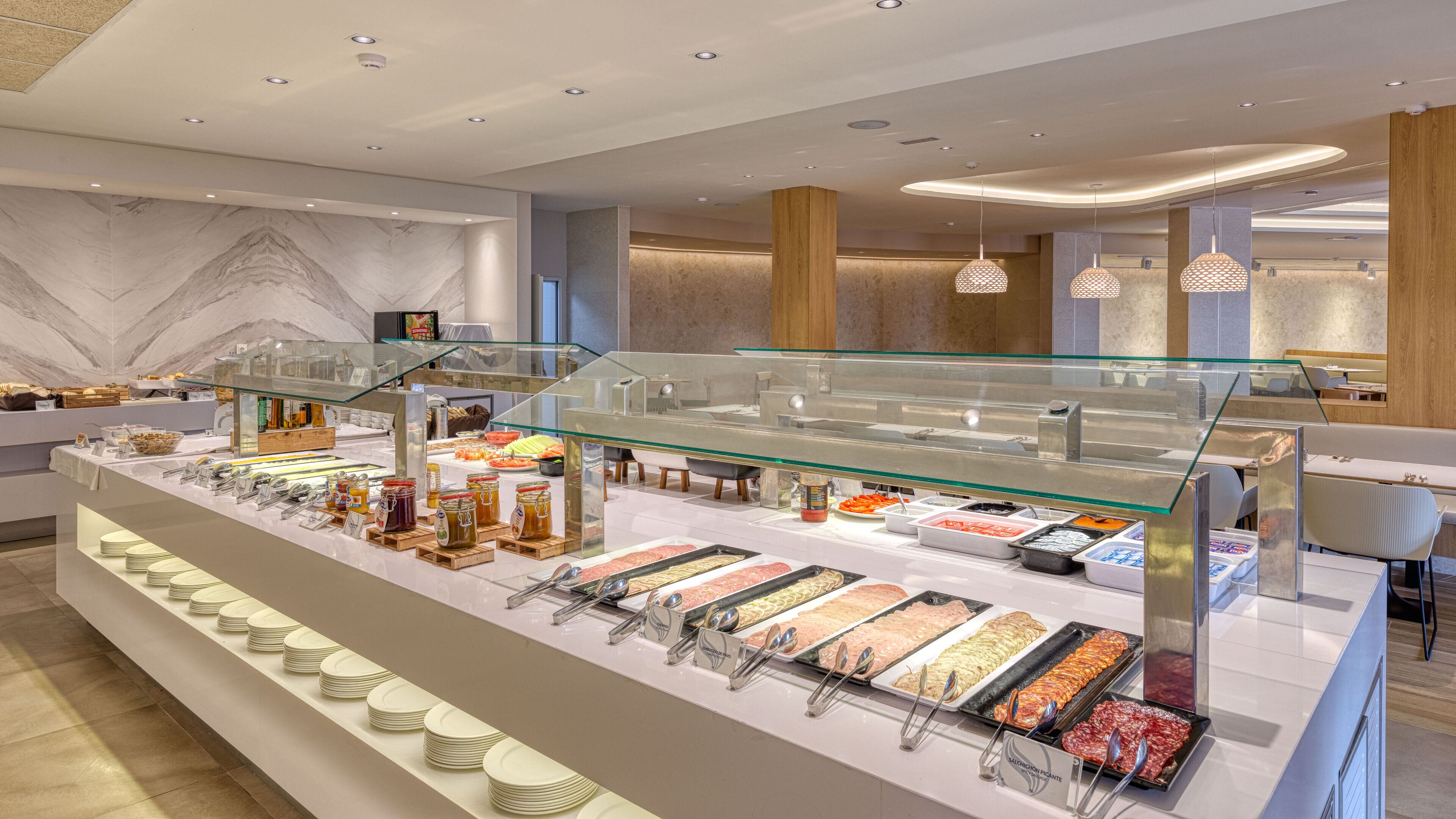Café da manhã com buffet todos os dias mediante uma taxa