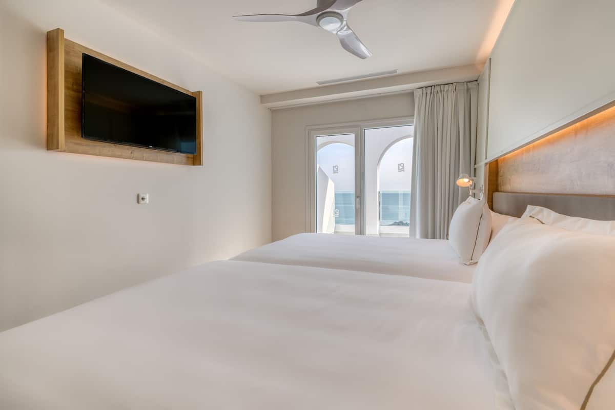 In-room safe, desk, free WiFi, bed sheets