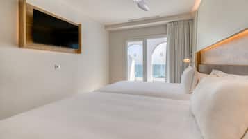 Een kluis op de kamer, een bureau, gratis wifi, beddengoed