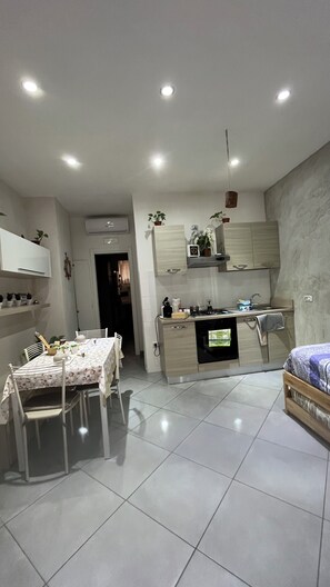 Lejlighed - 1 soveværelse | Opholdsområde | Fladskærms-tv, dvd-afspiller