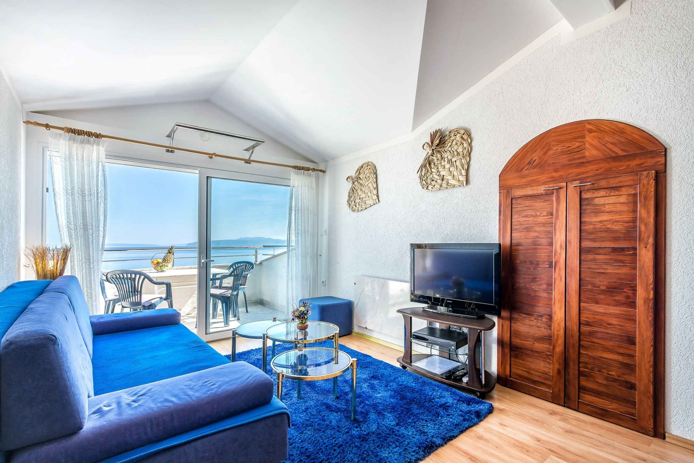 panoramic penthouse, 1 bedroom, sea view | living room | lcd tv