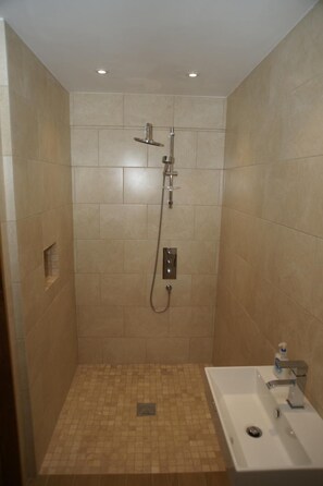 Douche, serviettes fournies