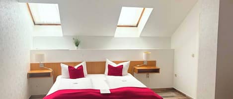 Quarto casal | Cofres nos quartos, escrivaninha, berços (sobretaxa)