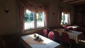 Breakfast and dinner served, Regional cuisine - Hotel am Muehlberg (Lübbenau/Spreewald)