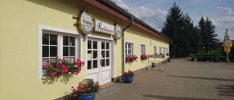 Façana frontal de l'allotjament