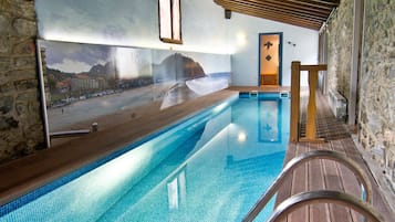 Indendørs pool