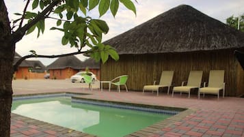 Habitación (Super King) | Piscina | Una piscina al aire libre