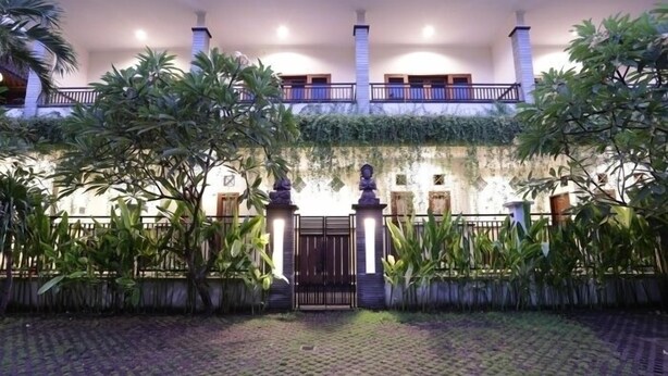 Unclassified image, 1 of 66, button - RedDoorz near Lippo Mall 2 (Kuta)
