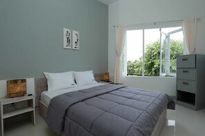 Reddoorz Room | Skrivebord, wi-fi (inkludert) og sengetøy