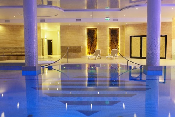 Indoor pool, sun loungers