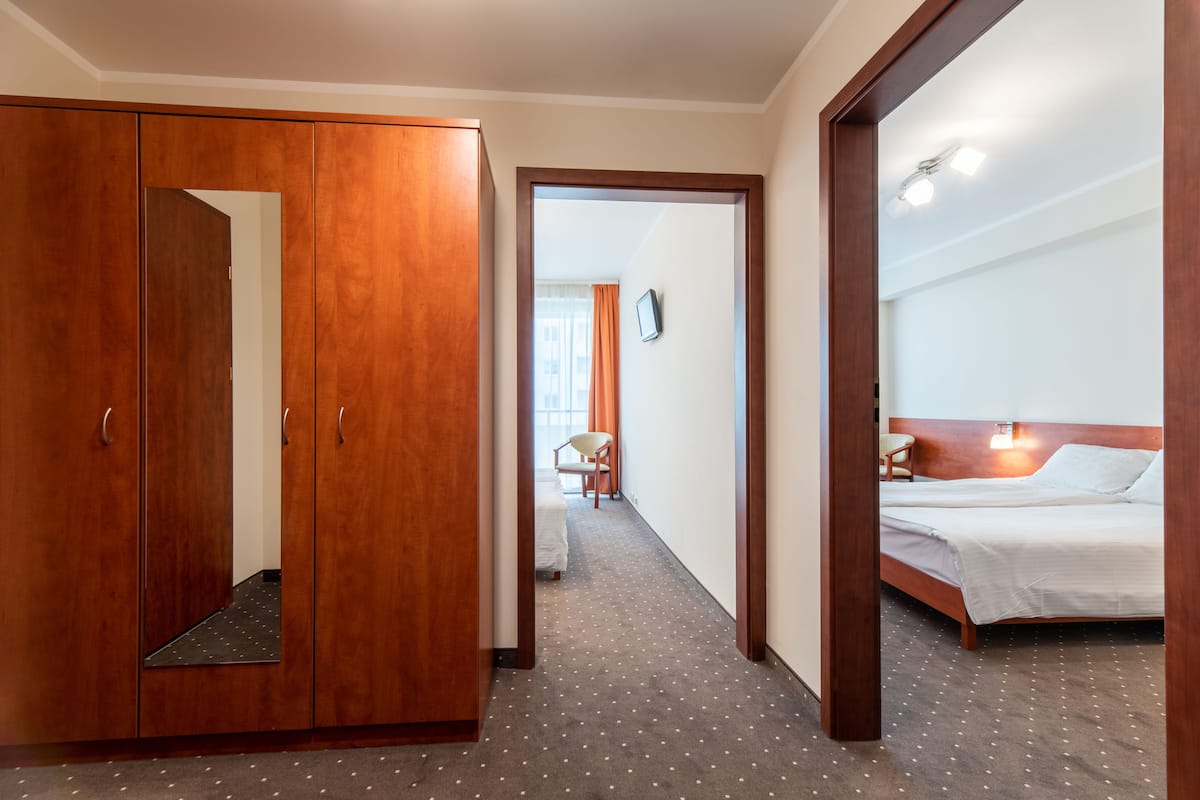 Studio, 2 Bedrooms