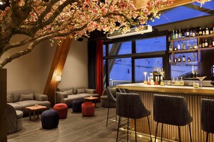 Se ofrece un desayuno bufé (26 EUR por persona)