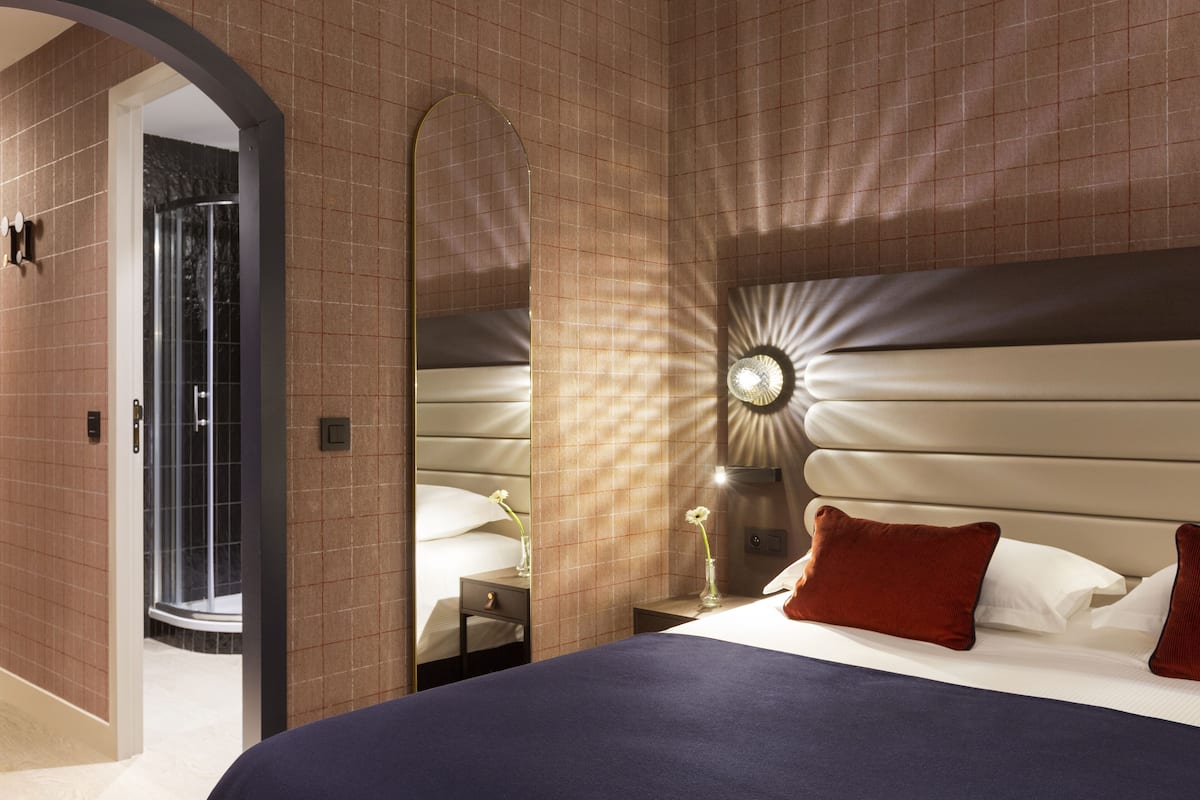 1 bedroom, in-room safe, desk, bed sheets