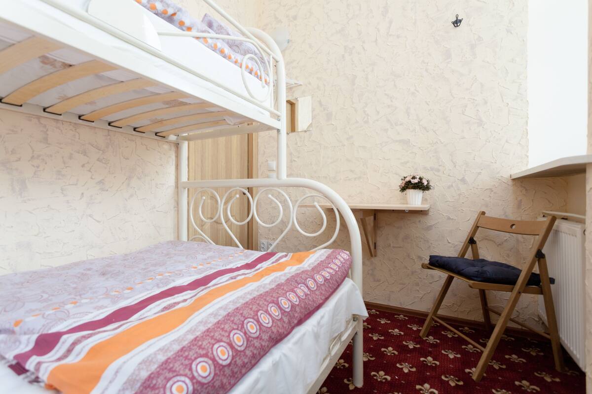Triple Room | Desk, iron/ironing board, free WiFi, bed sheets