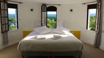 Chambre Ălite, 1 grand lit, vue vallĂ©e