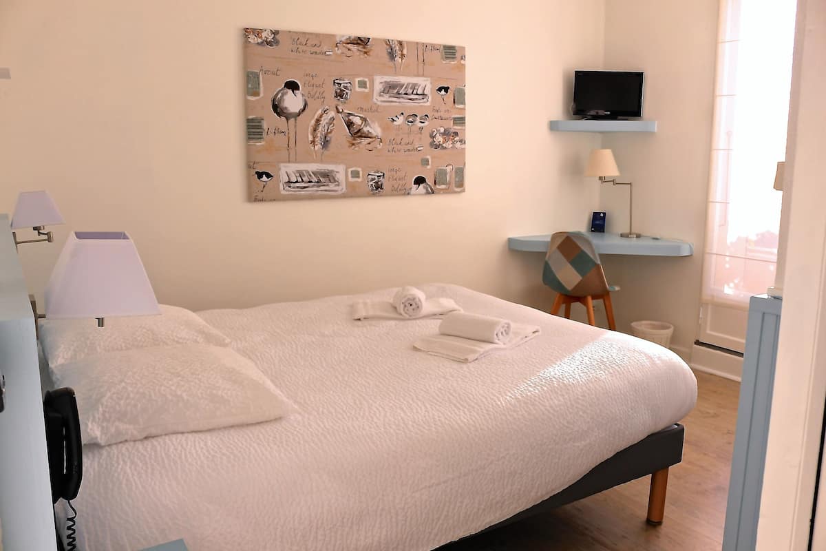 Comfort Double Room | Premium bedding, individually decorated, individually furnished, desk