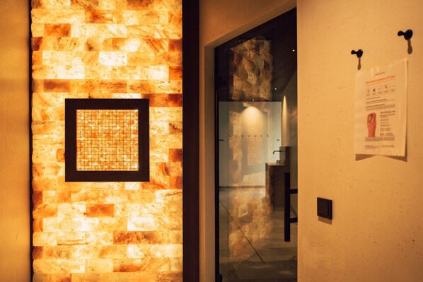 Sauna, steam room, Turkish bath, body treatments, aromatherapy