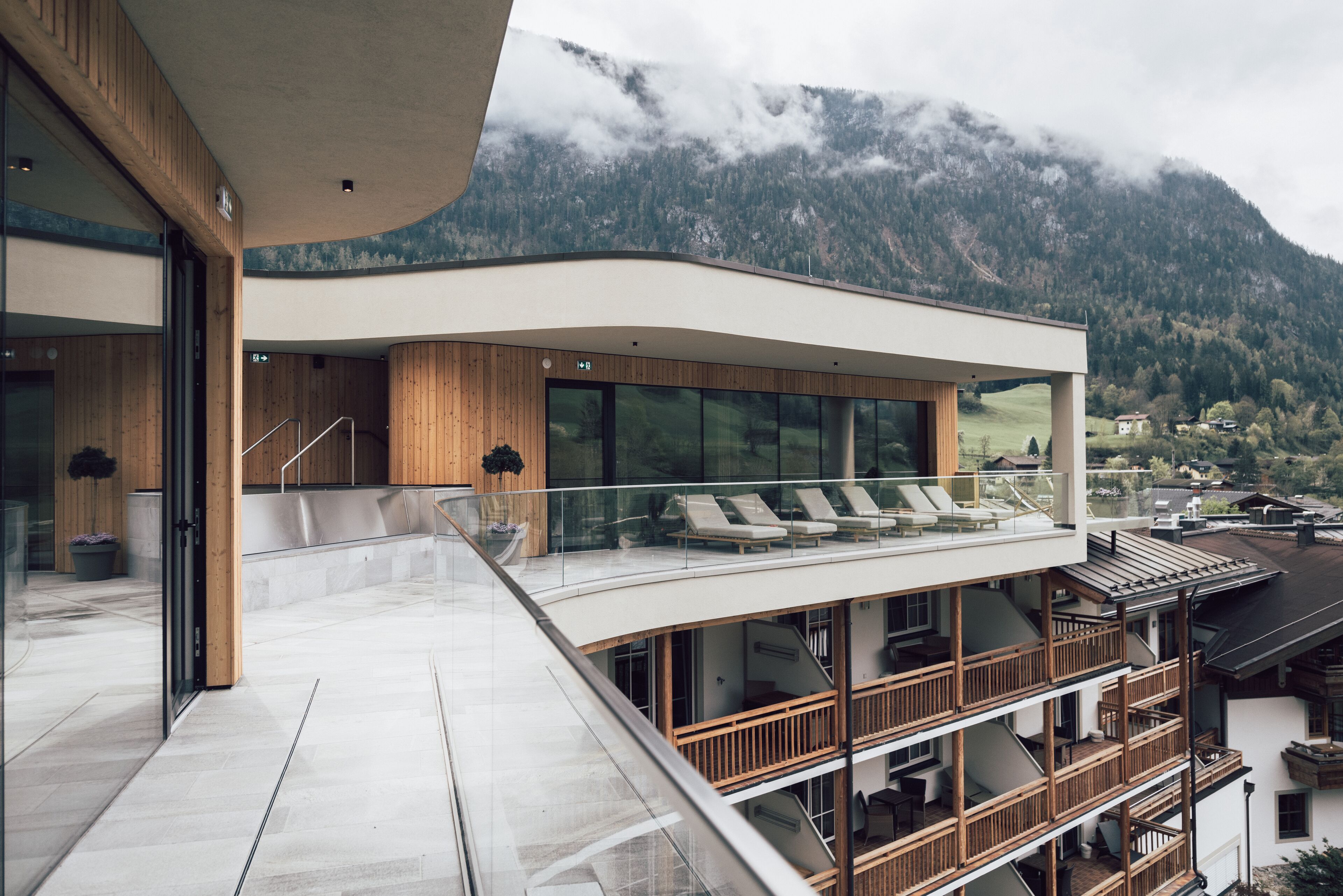 Sauna, steam room, Turkish bath, body treatments, aromatherapy