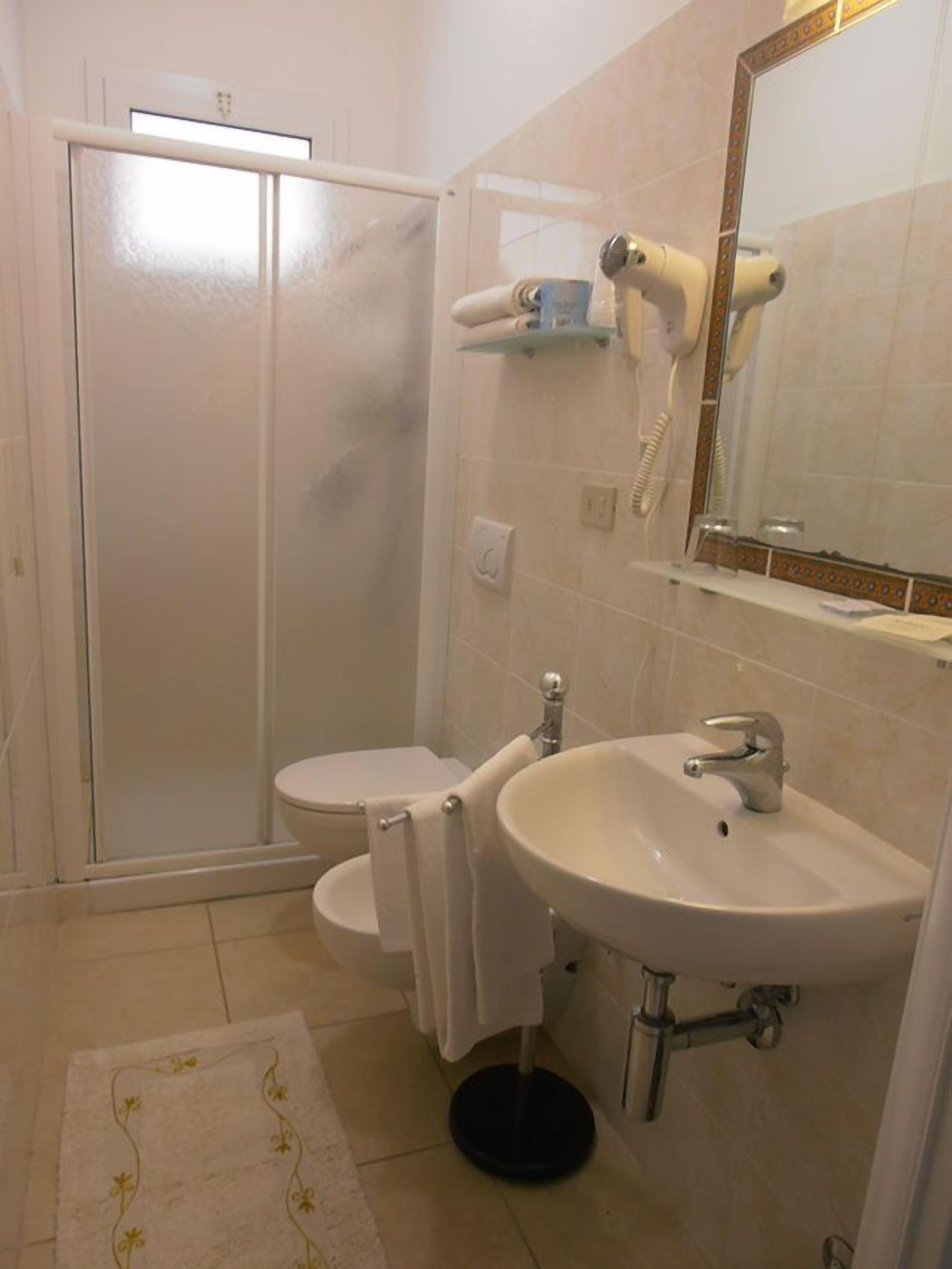 double or twin room | bathroom | shower, free toiletries, hair dryer