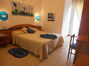 1 bedroom, in-room safe, desk, cots/infant beds