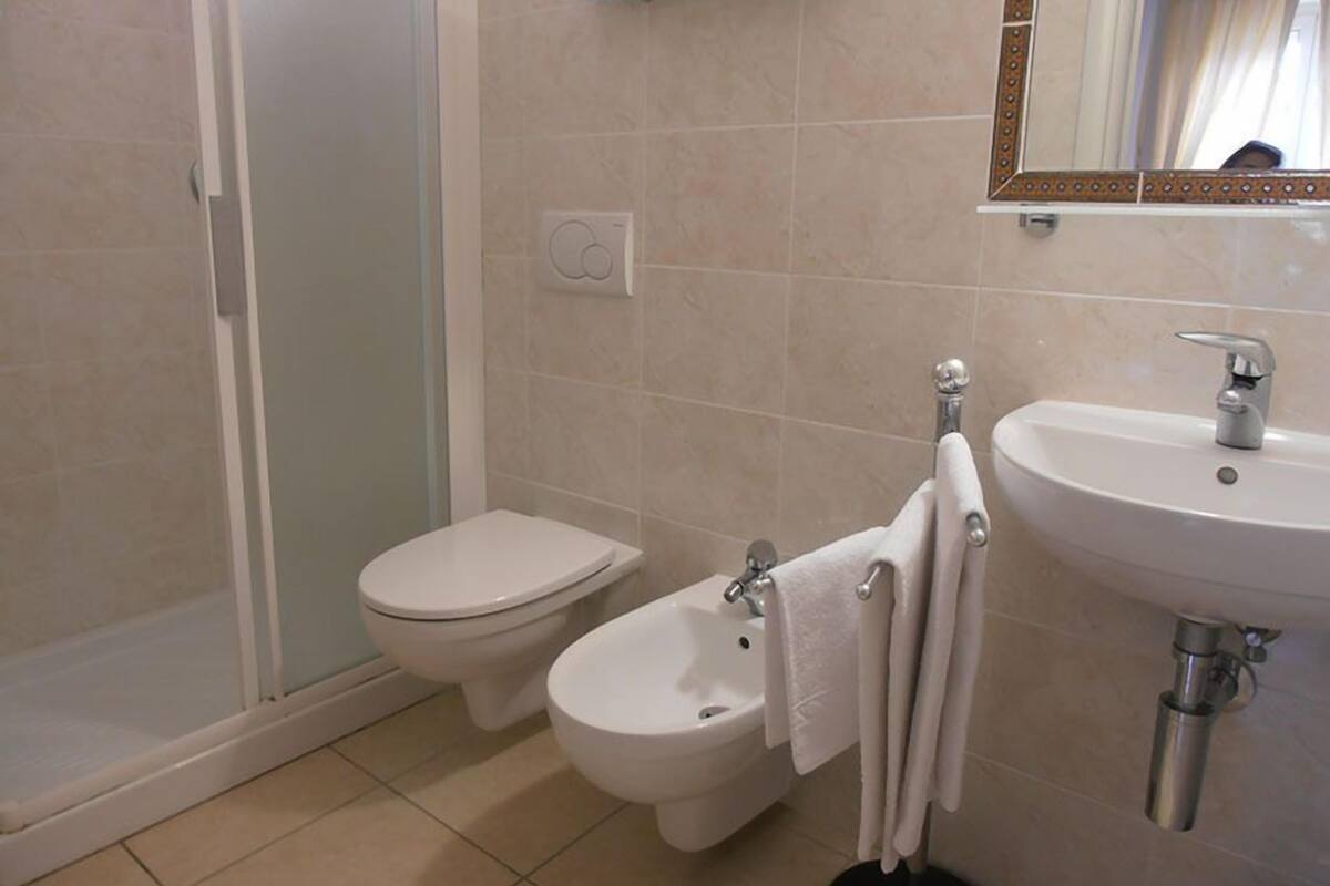 1 bedroom, in-room safe, desk, cots/infant beds