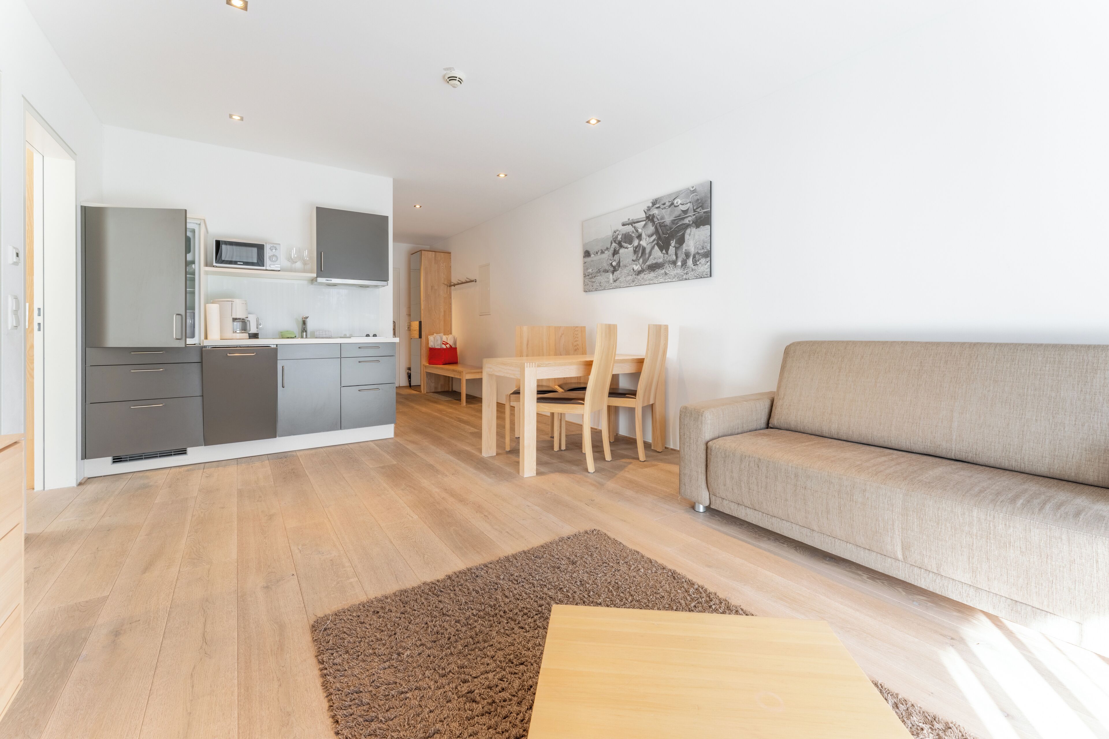 Comfort-huoneisto, 2 makuuhuonetta, parveke, vuoristonäköala | Oleskelualue | Älytelevisio, lämmitetyt lattiat