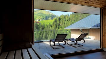 Sauna, steam room