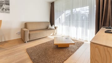 LÀgenhet Comfort - 2 sovrum - balkong - utsikt mot bergen | Vardagsrum | Smart-tv och golvvÀrme