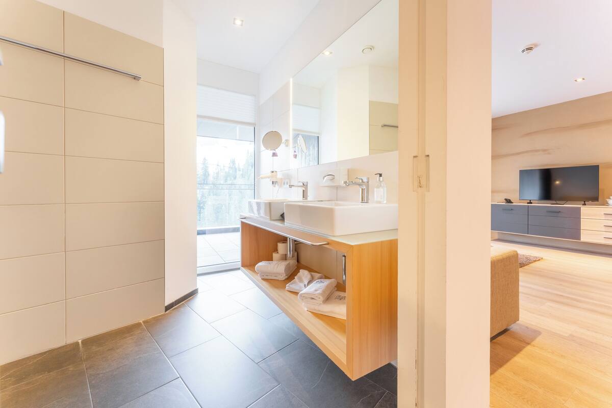 superior suite, 1 bedroom, balcony, mountain view | bathroom | free toiletries, hair dryer, slippers, towels