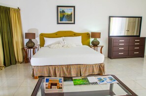 Deluxe-Doppelzimmer, 1 Schlafzimmer, Balkon, Meerblick | 6 Schlafzimmer, hochwertige Bettwaren, Zimmersafe, Bügeleisen/Bügelbrett