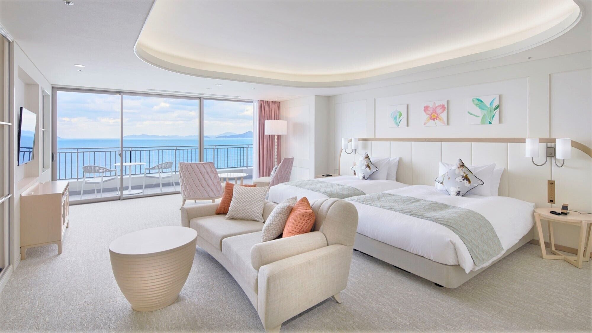 Habitación triple de lujo, 3 habitaciones, para no fumadores, vista al mar | Minibar, caja de seguridad en la habitación, wifi gratis y ropa de cama 