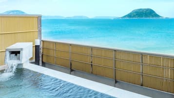 Bañera de hidromasaje exterior