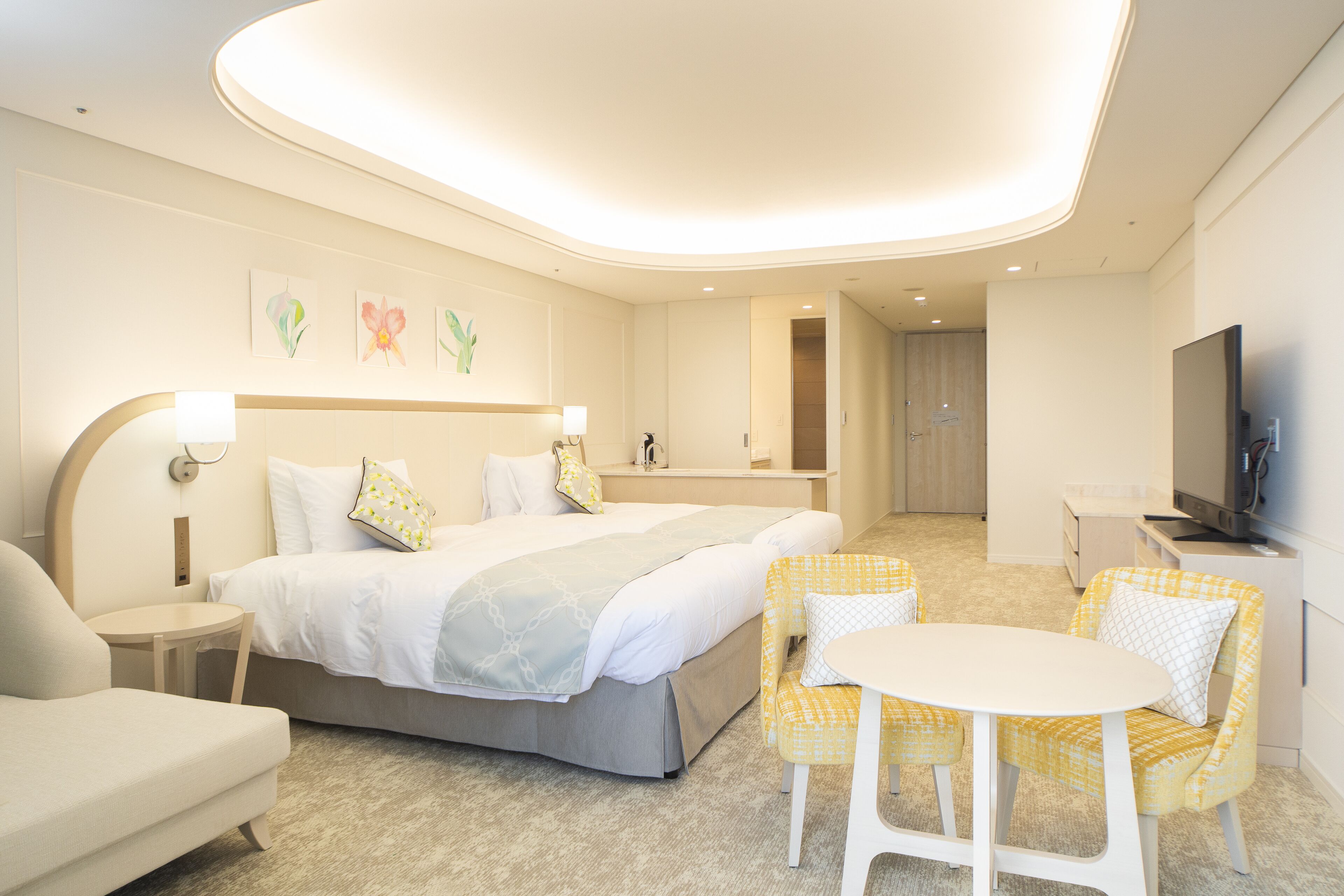 deluxe twin room, 2 bedrooms, non smoking, ocean view | living room | flat-screen tv