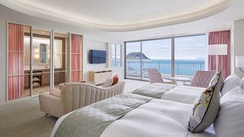 Minibar, in-room safe, free WiFi, bed sheets