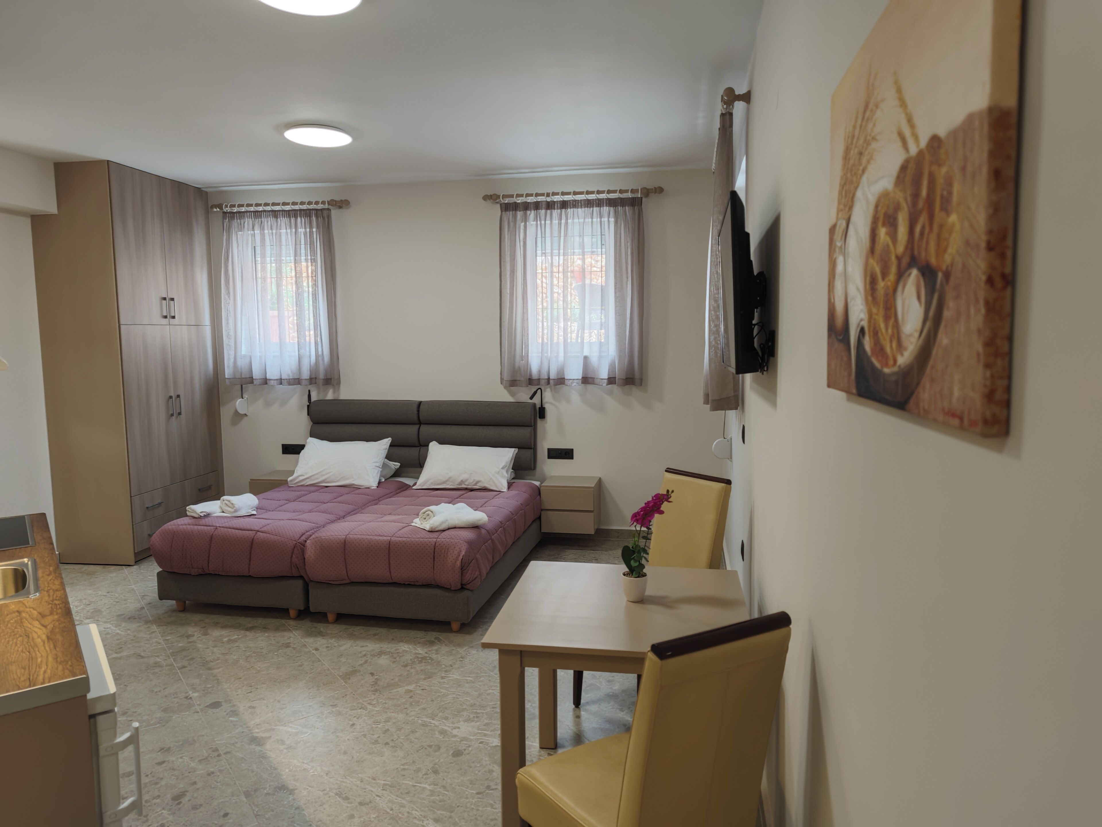 Sistema de insonorización, wifi gratis y ropa de cama 