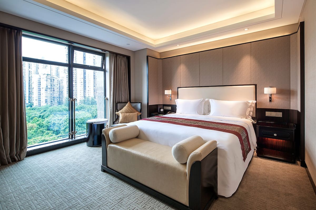 Kamer, 1 kingsize bed, roken | Hypoallergeen beddengoed, een minibar, een kluis op de kamer, een bureau