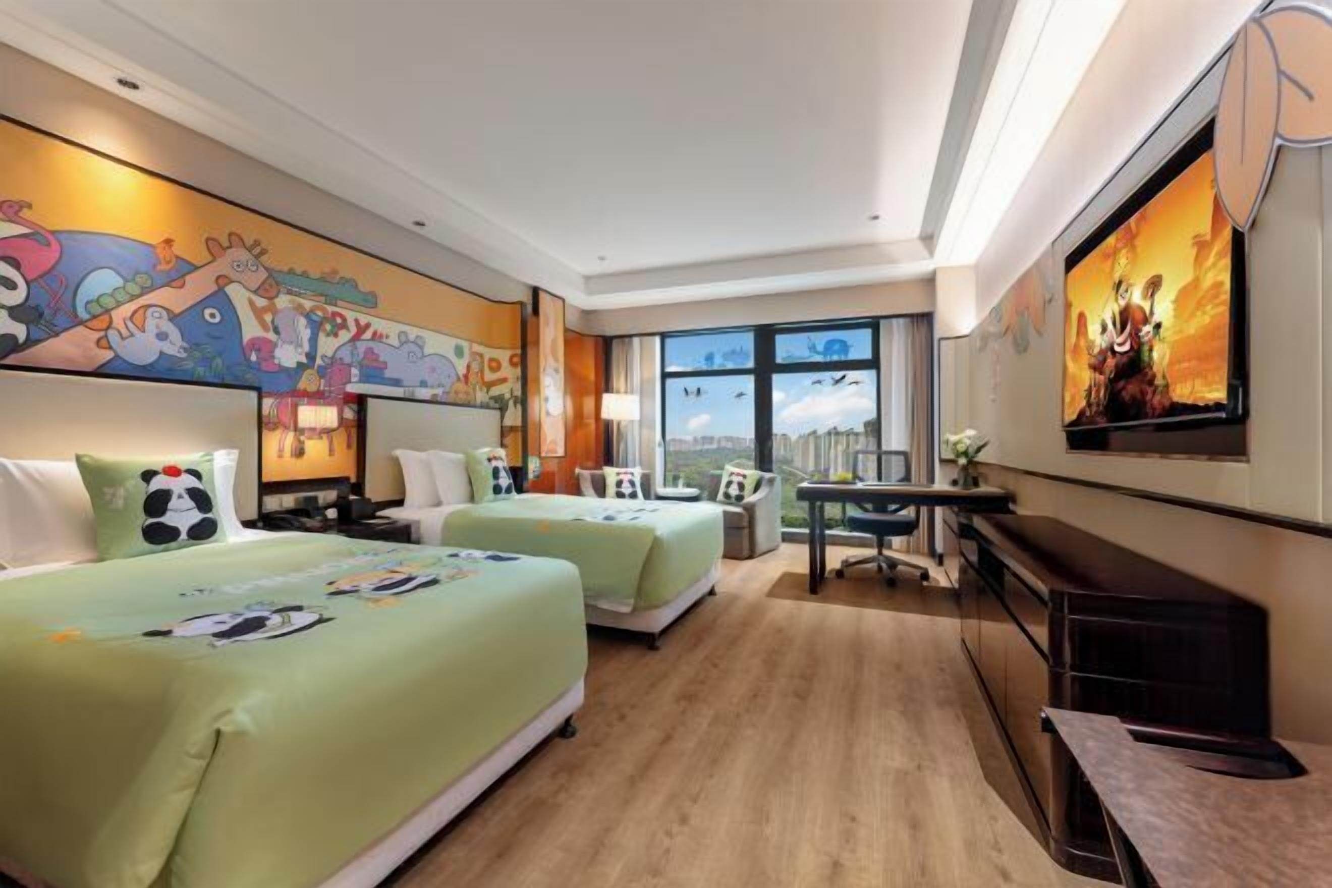 Hypo-allergenic bedding, minibar, in-room safe, desk