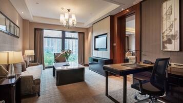 Suite Deluxe, 1 cama King size, para fumadores | Ropa de cama hipoalergénica y minibar