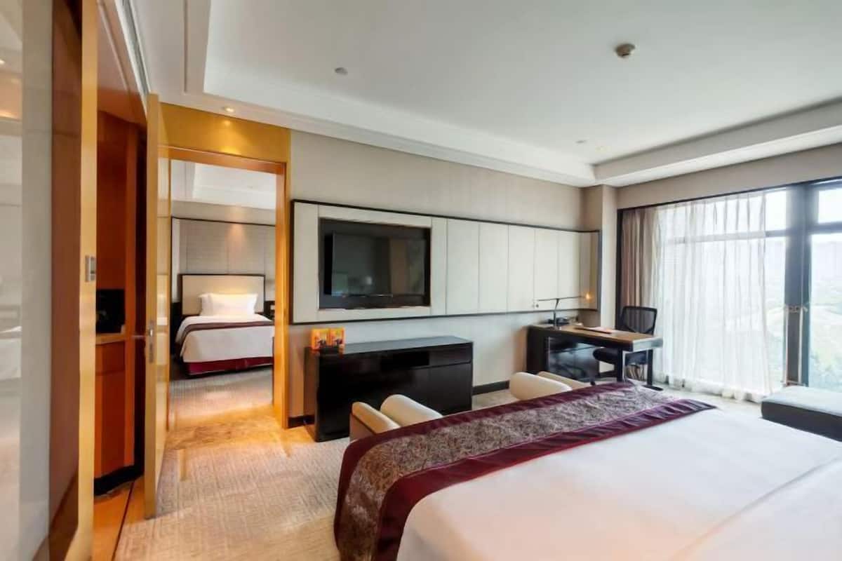 Hypoallergeen beddengoed, een minibar, een kluis op de kamer, een bureau