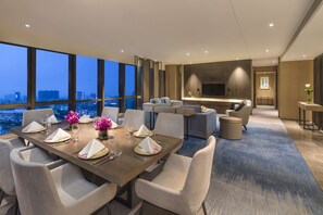 King, 總統套房, 非吸煙房 | 高級寢具、羽絨被、記憶棉床墊、迷你吧