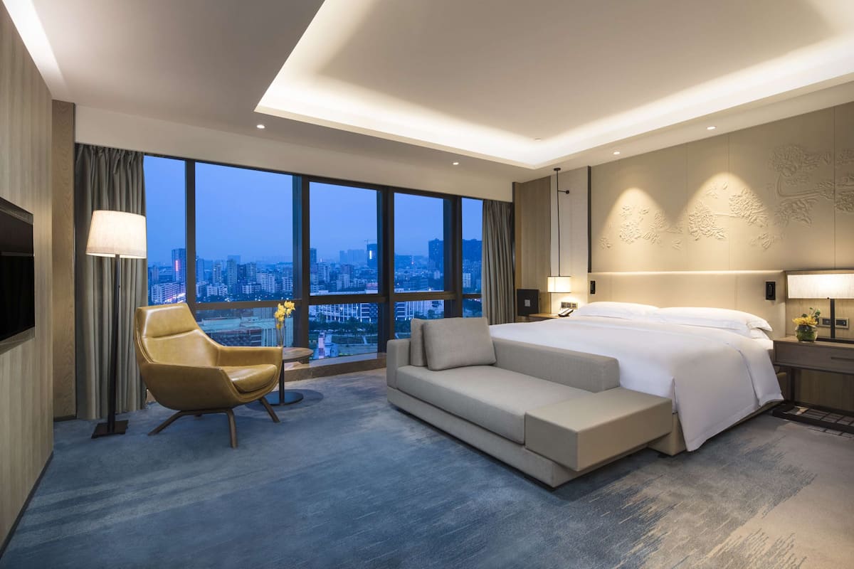 Presidential Suite | Premium bedding, down comforters, memory foam beds, minibar