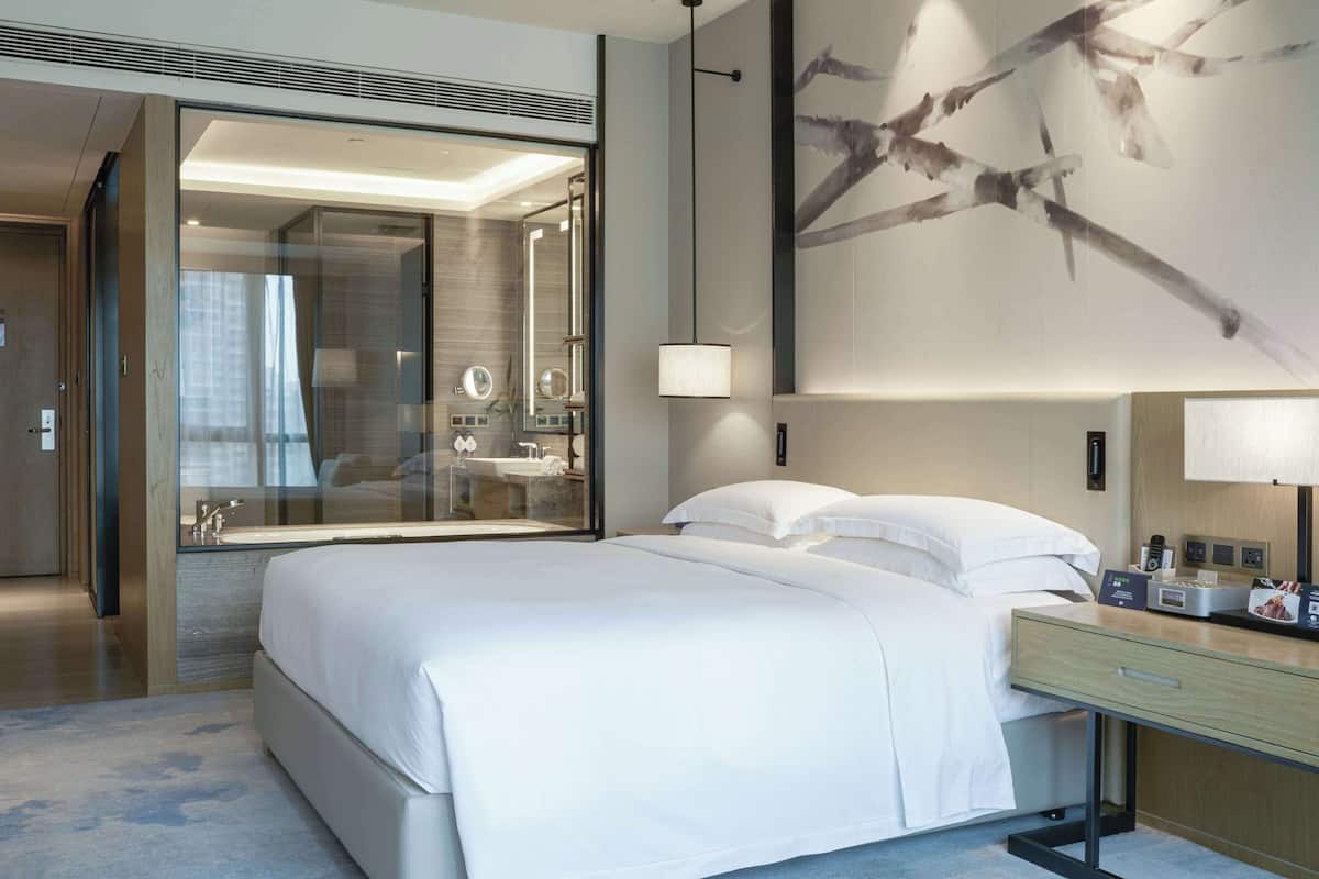 Room, 1 King Bed, Pool View | Premium bedding, down comforters, memory foam beds, minibar