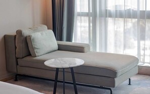 King, ห้องเอ็กเซกคิวทีฟ, ปลอดบุหรี่, ใช้คลับเลานจ์ได้ | บริเวณนั่งเล่น | ทีวีจอแอลซีดี 42 นิ้ว พร้อมช่องเคเบิล, ทีวี, ภาพยนตร์แบบจ่ายต่อเรื่อง