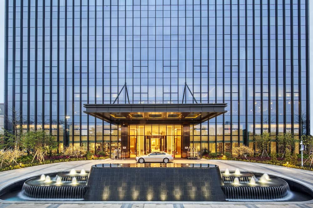 DoubleTree by Hilton Hotel Shenzhen Longhua