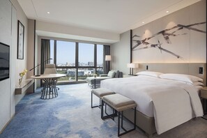 King Guest Room Park View | Premium bedding, down comforters, memory foam beds, minibar - DoubleTree by Hilton Hotel Shenzhen Longhua (Shenzhen)